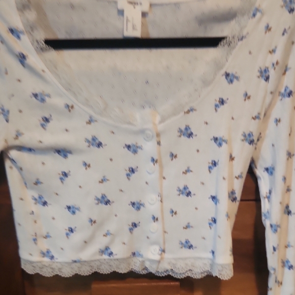 Forever 21 Fitted Crop Blouse in White and Blue - Picture 3 of 7